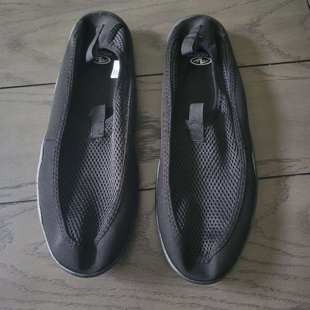 Water shoes quick dry Athletic works 11/12
